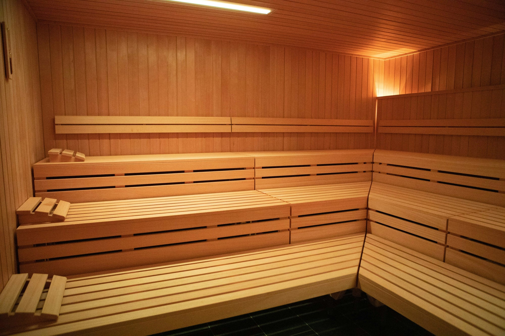 Red Light Therapy vs Infrared Sauna