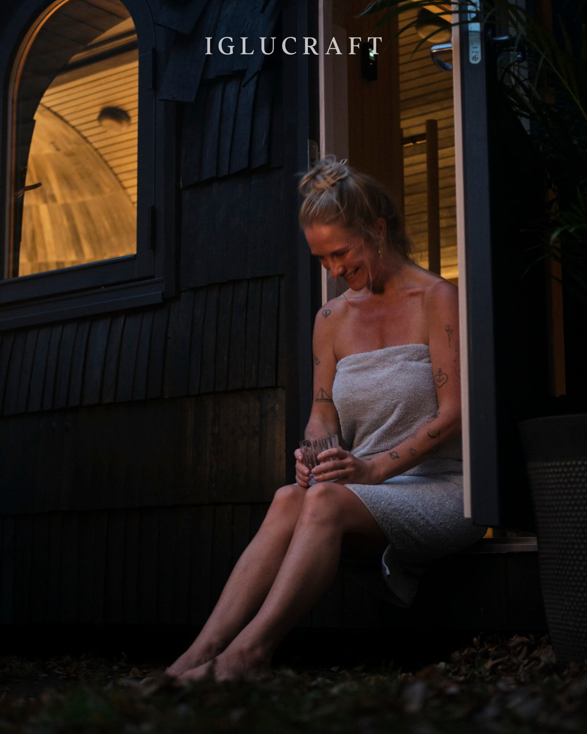 Iglucraft Triple Iglusauna 6-Person Fully Assembled Outdoor Sauna