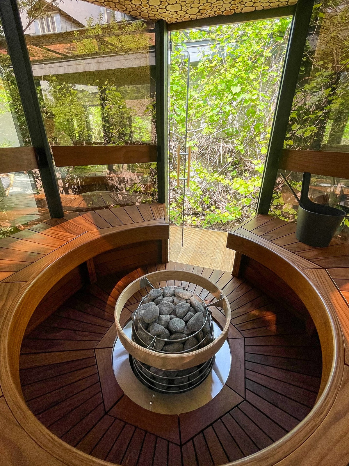 Haljas Hele Glass Single Luxury 7-Person Sauna House